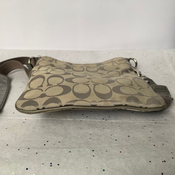 Vintage Coach Beige Gray Silver Signature C1175-43976 Small Logo Crossbody Purse - Picture 8 of 16